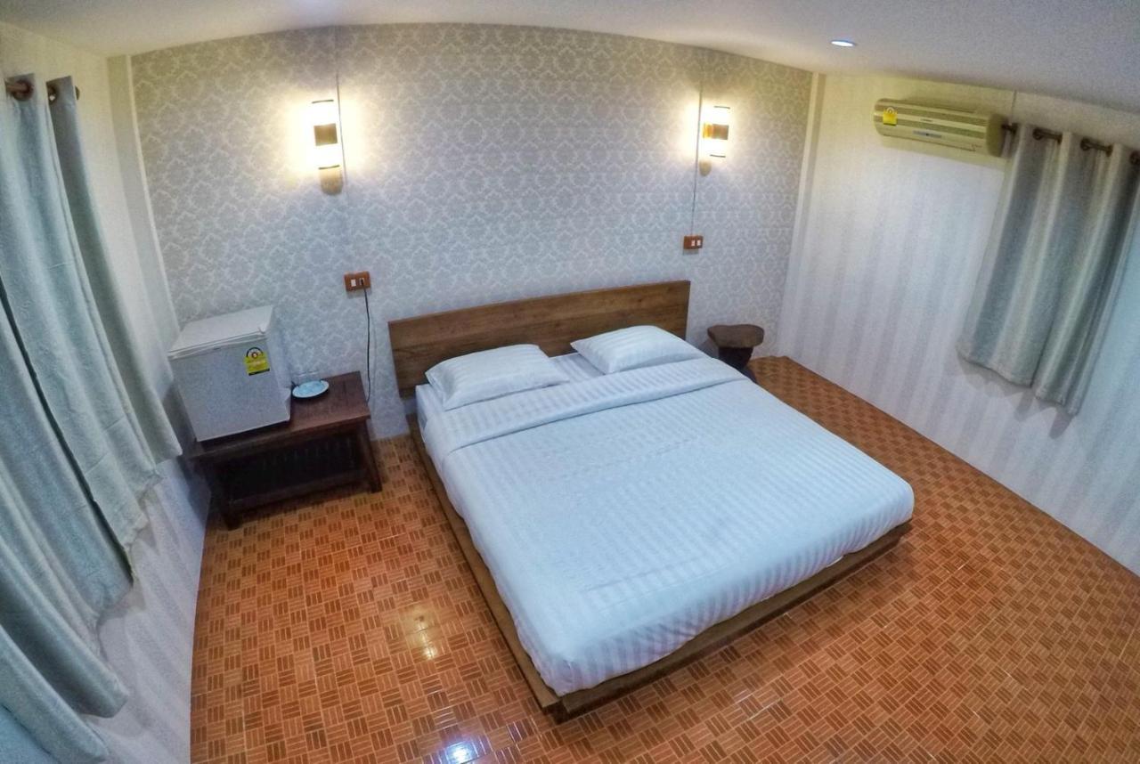 T & T Hostel Kanchanaburi Dış mekan fotoğraf