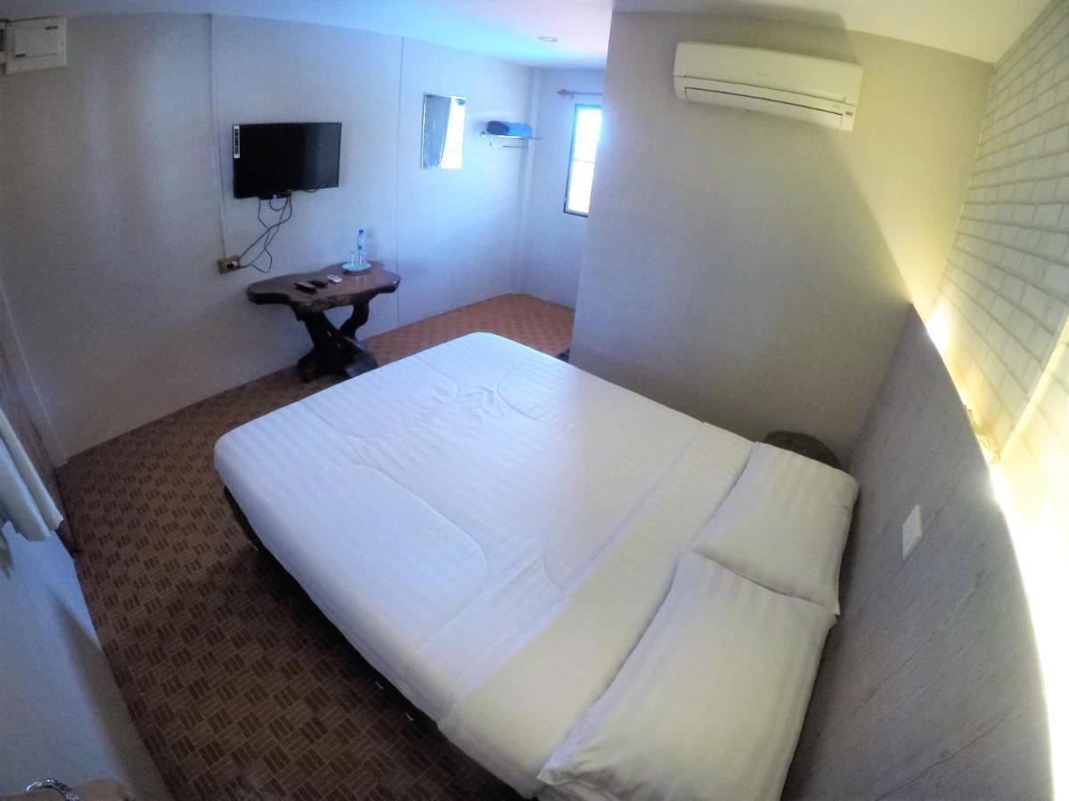 T & T Hostel Kanchanaburi Dış mekan fotoğraf