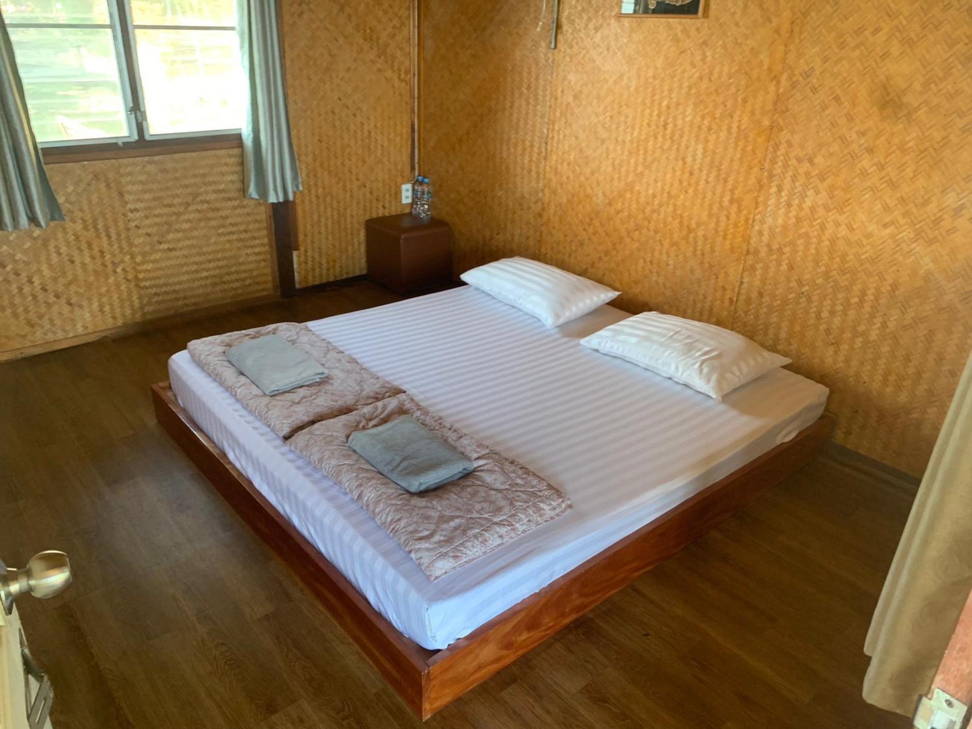 T & T Hostel Kanchanaburi Dış mekan fotoğraf