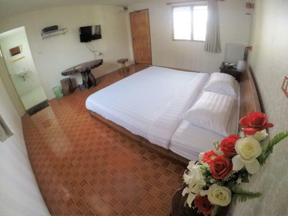 T & T Hostel Kanchanaburi Dış mekan fotoğraf